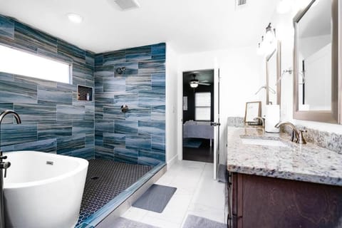 Shower, Toilet, Bathroom, Bath