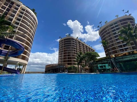 Pool view, Swimming pool, sunbed