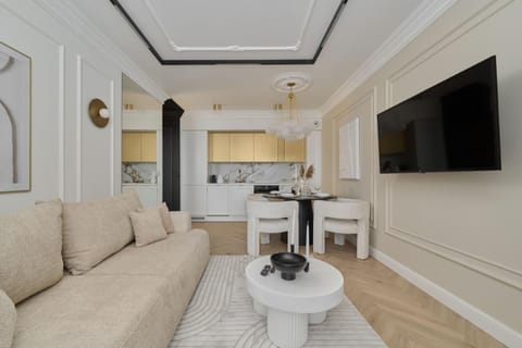 TV and multimedia, Kitchen or kitchenette, Living room, Seating area, Dining area, pet friendly, stove