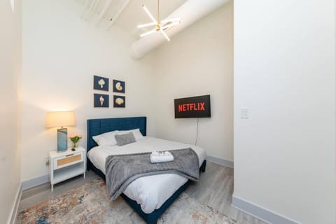 Luxury 6BR Suite Prime South Loop Perfect Location for Families or Groups Near Soldier Field, Museum Campus & McCormick Place Apartment in South Loop