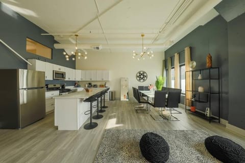 Luxury 6BR Suite Prime South Loop Perfect Location for Families or Groups Near Soldier Field, Museum Campus & McCormick Place Apartment in South Loop