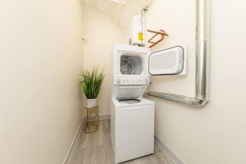 Luxury 6BR Suite Prime South Loop Perfect Location for Families or Groups Near Soldier Field, Museum Campus & McCormick Place Apartment in South Loop