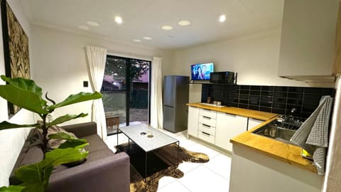 TV and multimedia, Kitchen or kitchenette, Living room, Seating area, pet friendly