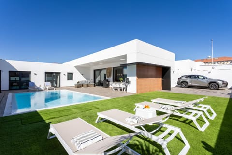 Property building, Patio, BBQ facilities, Dining area, Garden view, Garden view, Pool view, Swimming pool, Parking, sunbed