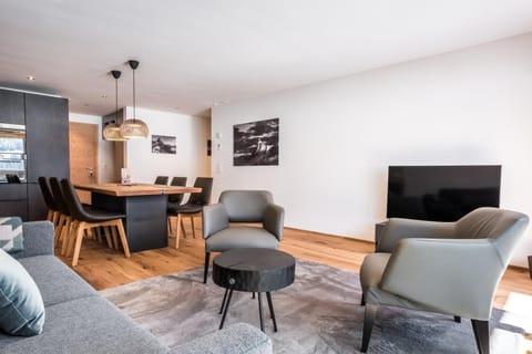 Living room, Seating area, Dining area