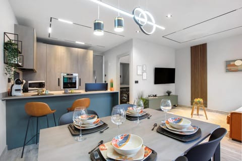 Property building, Kitchen or kitchenette, Living room