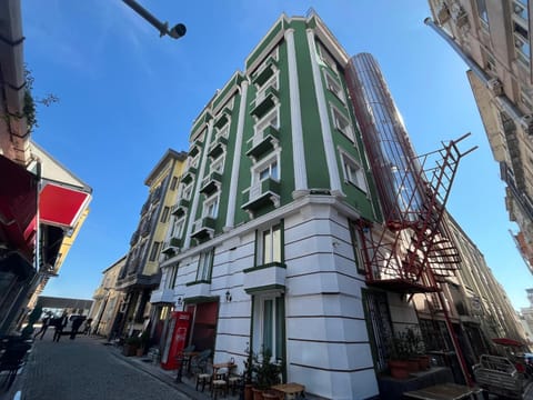 Property building, Day, Neighbourhood, City view, Street view, Location