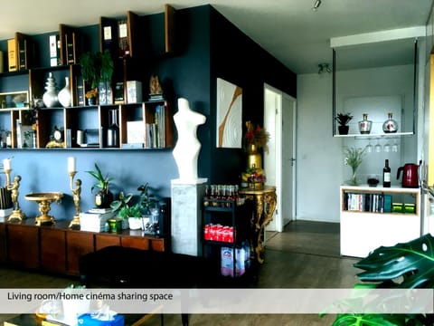 Living room, Lounge or bar