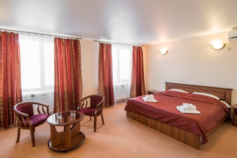 Bed, Seating area, Bedroom