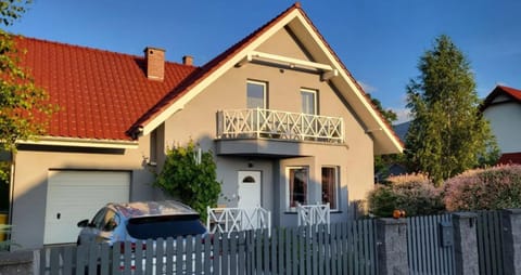 Property building, Day, Balcony/Terrace, Parking