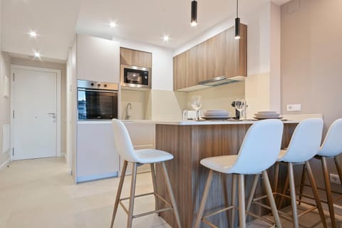 Kitchen or kitchenette, Dining area, dishwasher, minibar, oven, pet friendly, stove