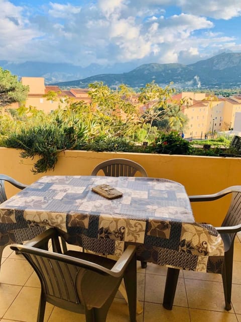 Day, Balcony/Terrace, Dining area, Mountain view