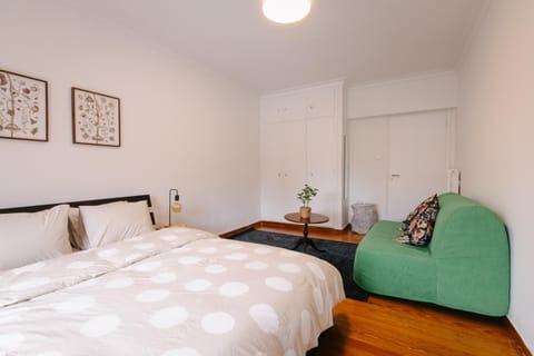 Bed, Seating area, Bedroom