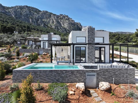 Property building, Swimming pool, Breakfast