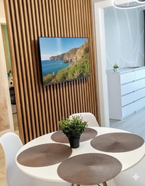 Communal lounge/ TV room, Activities, TV and multimedia, Kitchen or kitchenette, Living room, Dining area, furniture