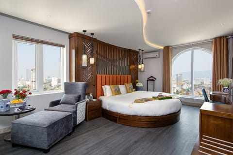 Bed, Photo of the whole room, Dining area, Bedroom