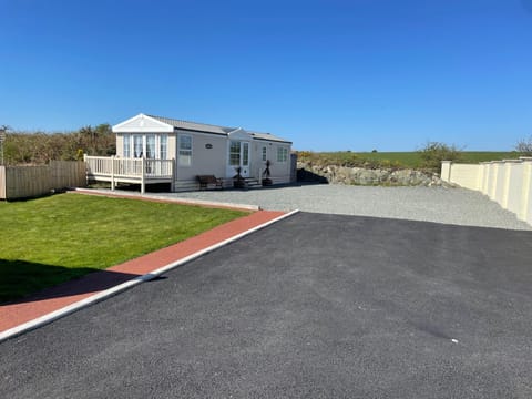 Chalet Sleeps 4 Near Cymyran Beach Chalet in Wales