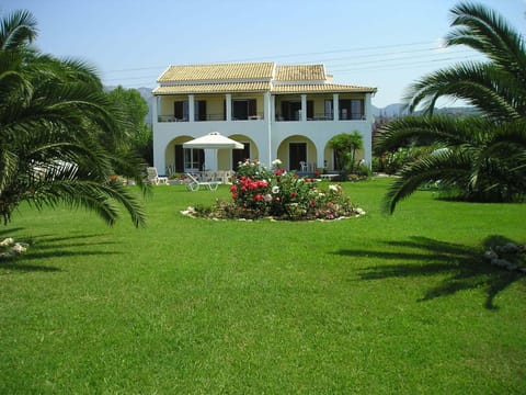 Facade/entrance, Garden, Garden