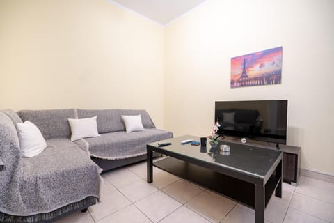 Property building, TV and multimedia, Seating area