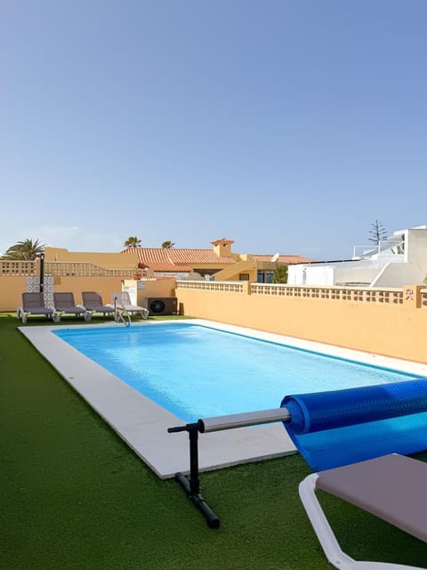 Day, Pool view, Swimming pool, sunbed