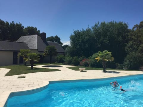 761 - Maison individuelle, dans une résidence privée avec piscine, disposant d'un jardin plein sud sans vis-à-vis Villa in Brittany