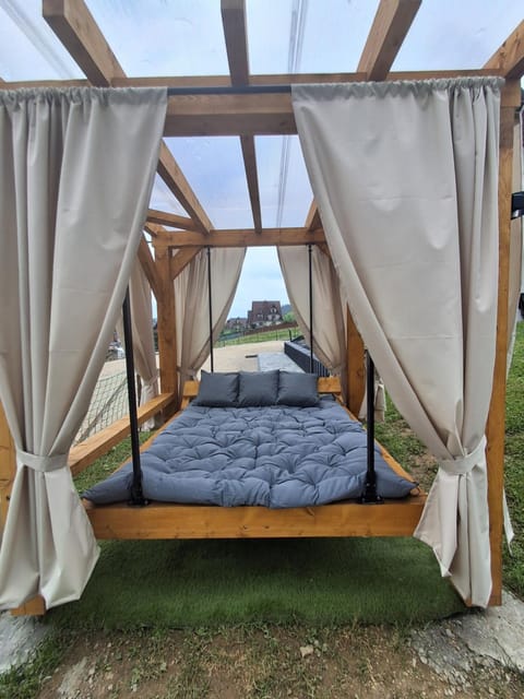 Bed, Garden, Evening entertainment, Garden view