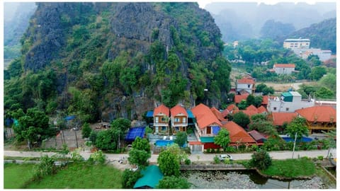 Property building, Nearby landmark, Spring, Day, Natural landscape, Bird's eye view, Mountain view