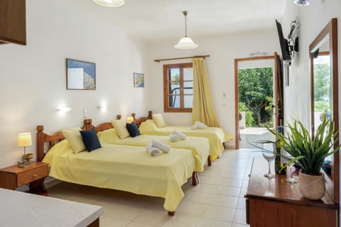 Property building, Living room, Bedroom