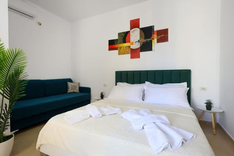 Bed, Seating area, Bedroom, towels