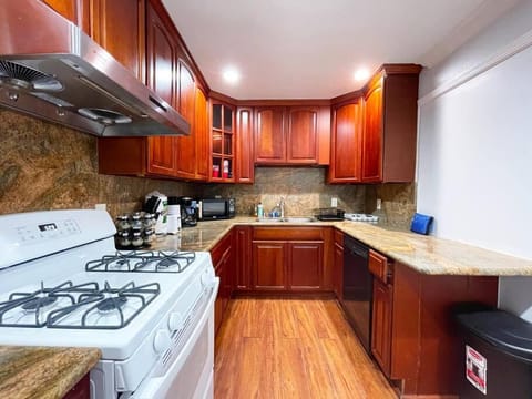 570 BayFair 5Br Coze home with Greatviews House in San Leandro