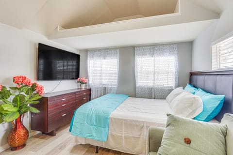 Lakefront Panama City Studio with Hot Tub Access Apartment in Highway 30A Florida Beach