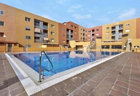Property building, Day, Pool view, Swimming pool