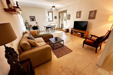 Communal lounge/ TV room, TV and multimedia, Living room, Seating area