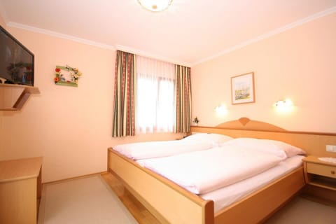 Day, Photo of the whole room