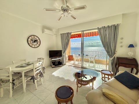 Living room, Sea view