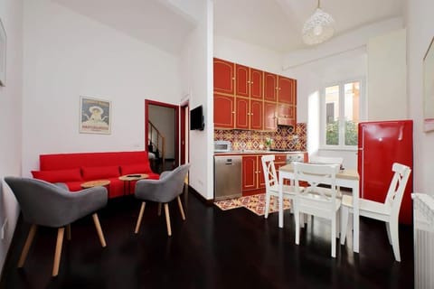 Kitchen or kitchenette, Living room, Dining area, minibar, stove