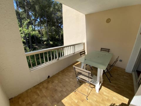 Belle vue arborée dans résidence au calme, plage à pied Apartment in La Seyne-sur-Mer