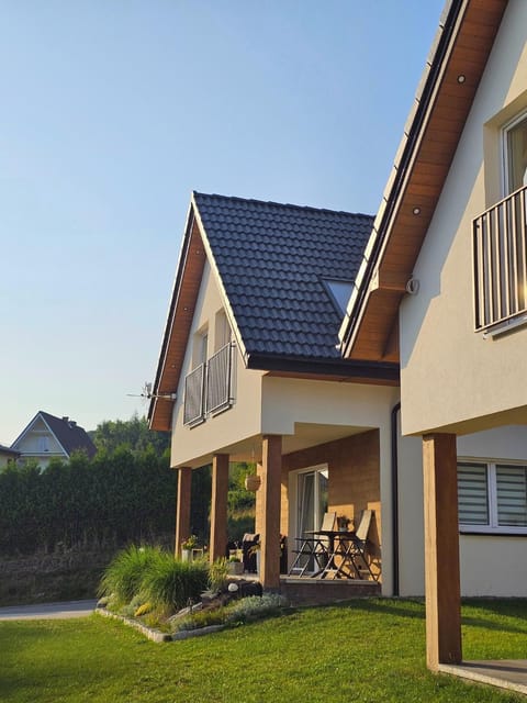 Property building, Day, Summer, Balcony/Terrace, Garden view
