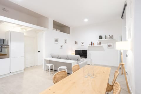 TV and multimedia, Dining area