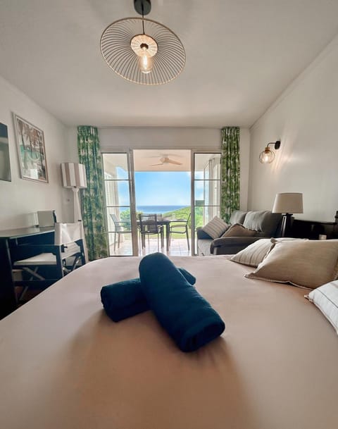 Bed, Natural landscape, Living room, Photo of the whole room, Bedroom, Sea view, towels