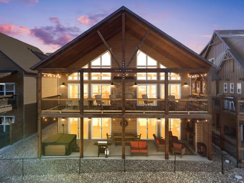 Wilderness Cabin Cabin in Table Rock Lake