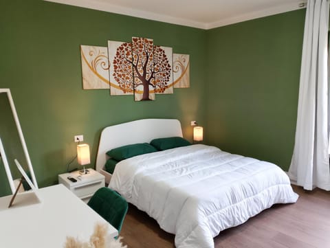 Bed, Decorative detail, Bedroom, locker