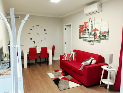 Communal lounge/ TV room, TV and multimedia, Living room, Seating area, Dining area, Dinner, Inner courtyard view, locker, air conditioner