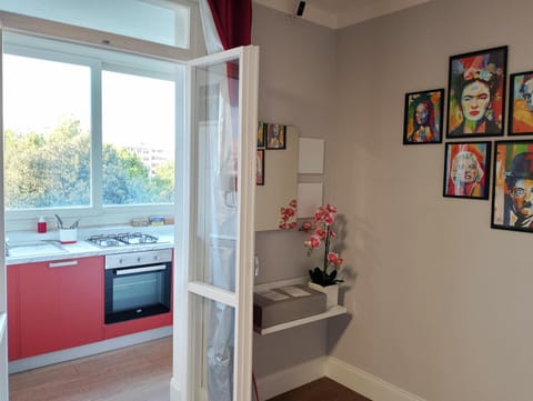 Kitchen or kitchenette, Landmark view, Quiet street view, Inner courtyard view