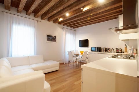 Day, Living room