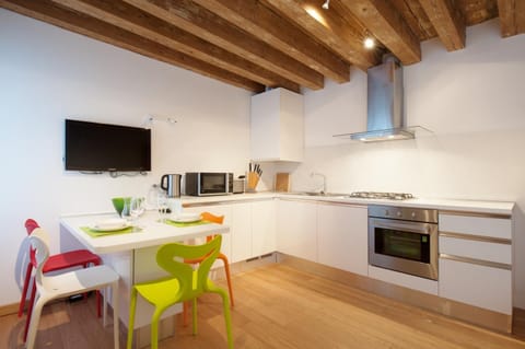 TV and multimedia, Kitchen or kitchenette, Dining area