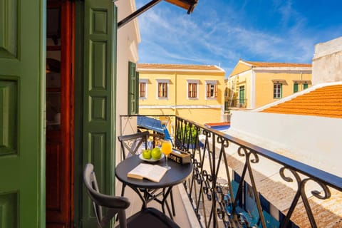 View (from property/room), Balcony/Terrace, Dining area
