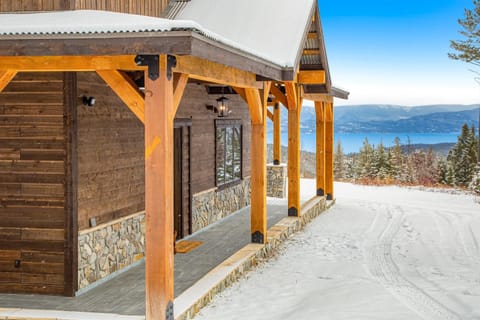 La Tierra Lodge House in Flathead Lake