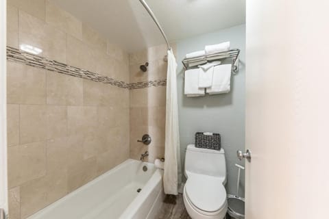 Shower, Bathroom, Bath, towels