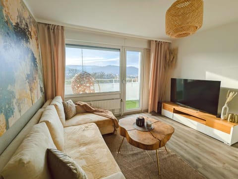 TV and multimedia, View (from property/room), Living room, City view